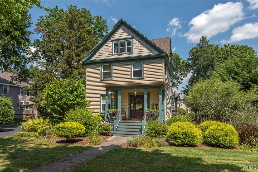 Exterior, Facade, Queen Anne Victorian