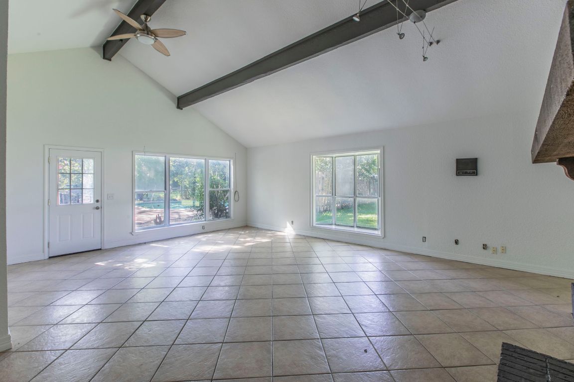 Empty room, Interior, Wooden Beams