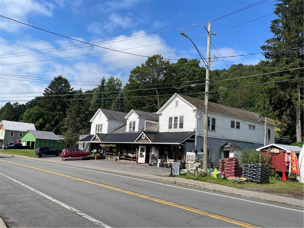 Exterior, Facade, Rowhouse