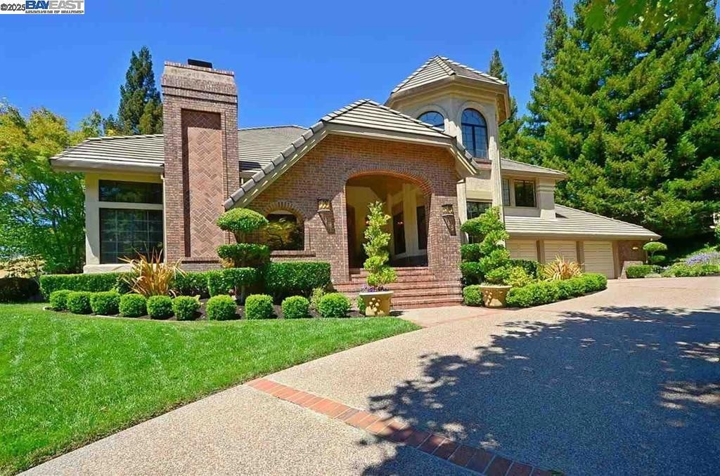 Backyard, Exterior, Facade, Brick Facade, Mediterranean
