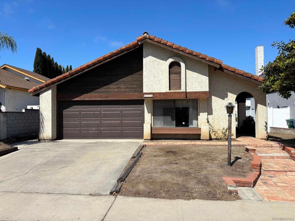 Attached, Exterior, Facade, Spanish Mediterranean