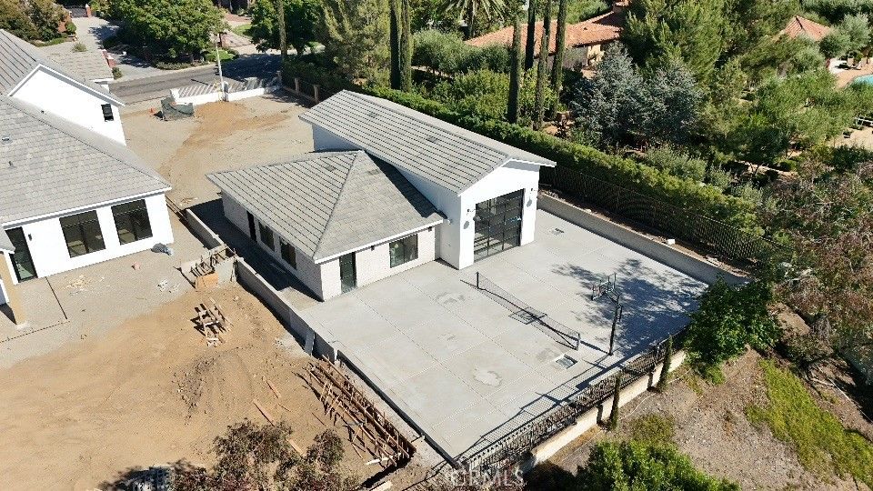 Exterior, Drone