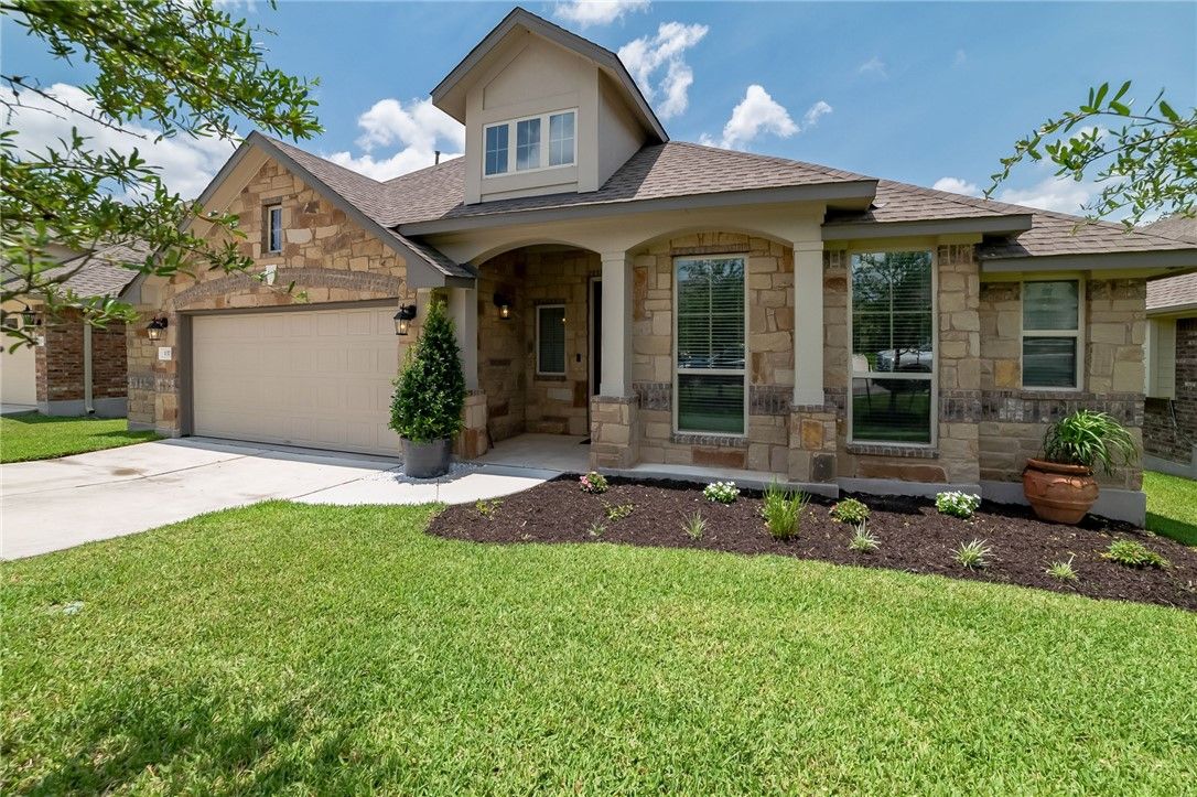 Attached, Exterior, Facade, Ranch