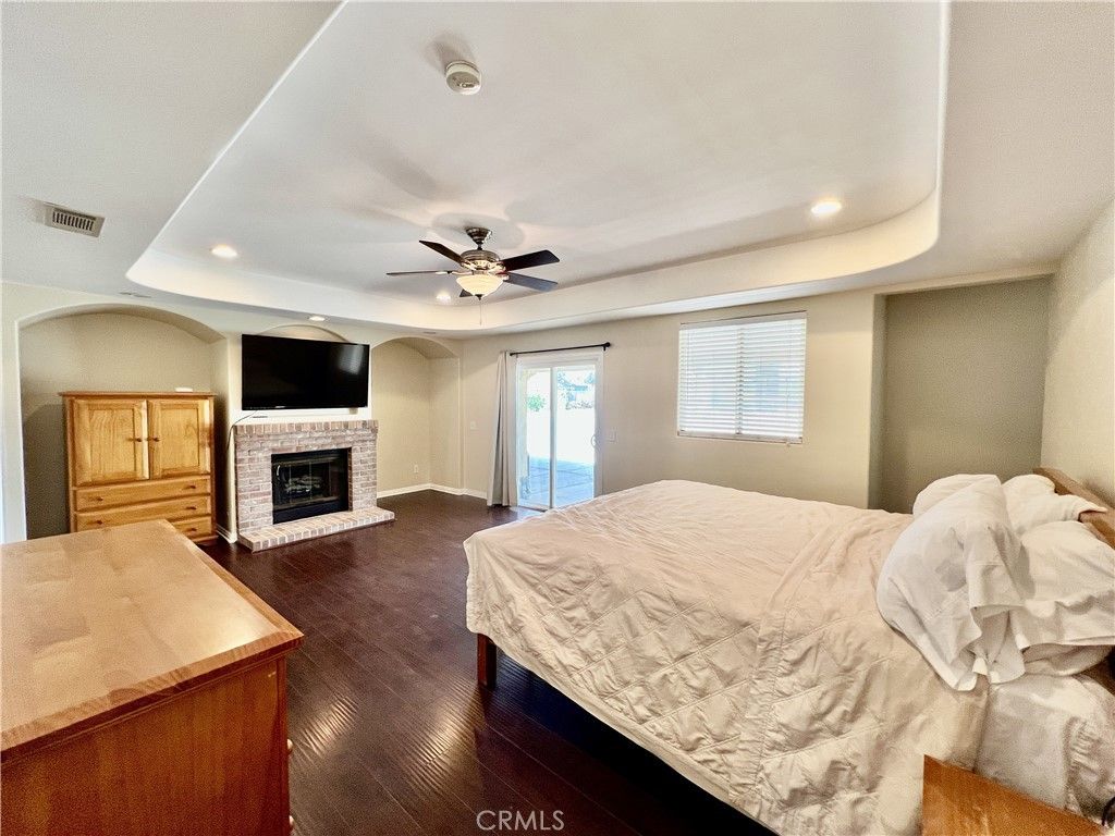 Bedroom, Fireplace, Interior, Recessed Lighting, Wood Texture Flooring