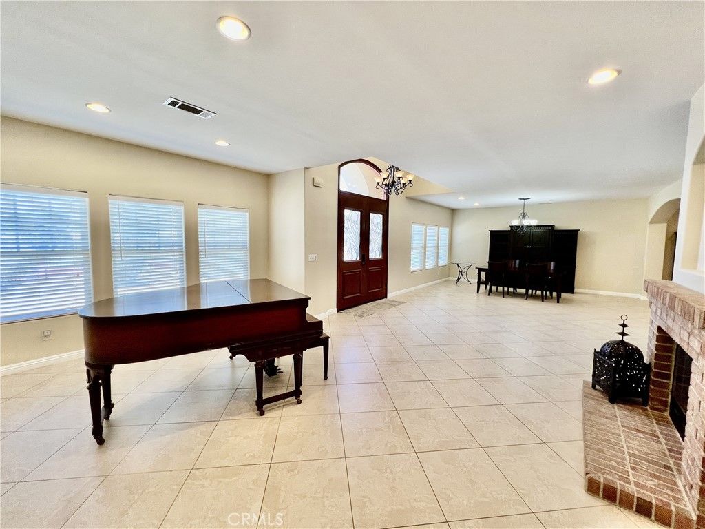 Chandelier, Dining room, Fireplace, Interior, Piano, Recessed Lighting