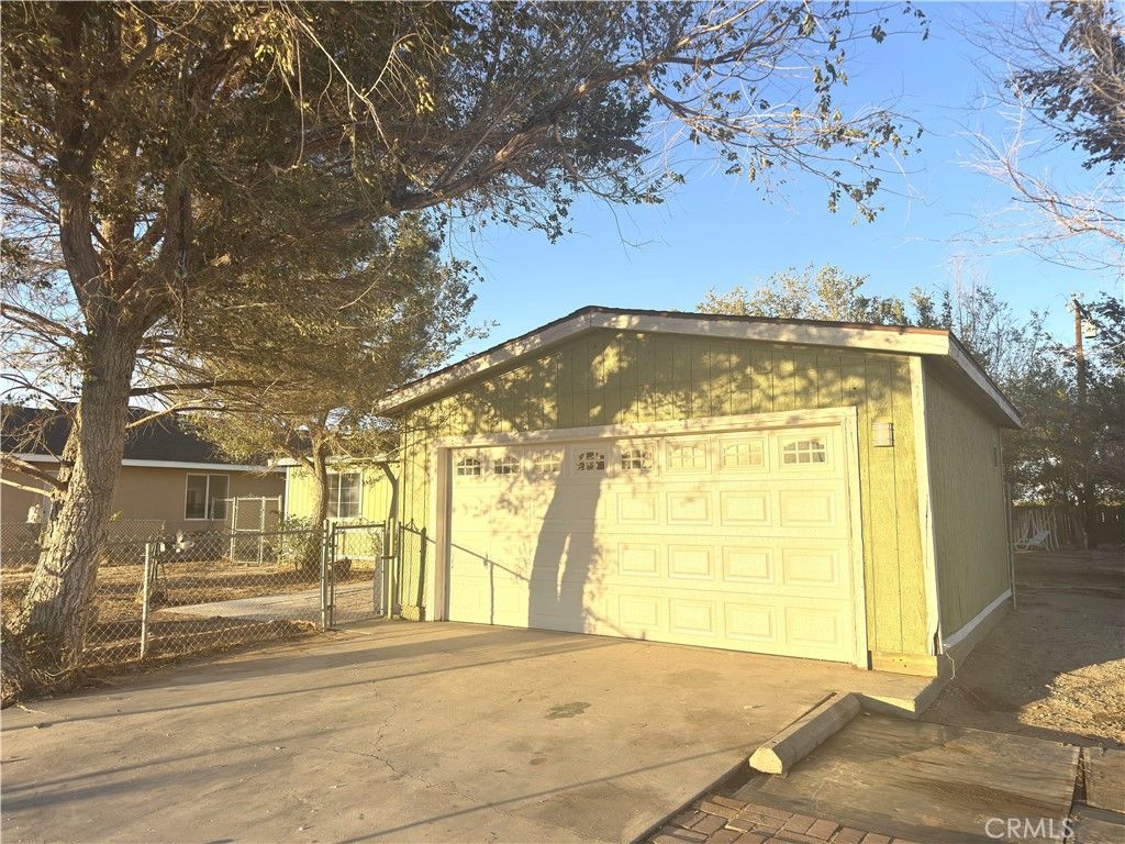 Detached Garage, Exterior