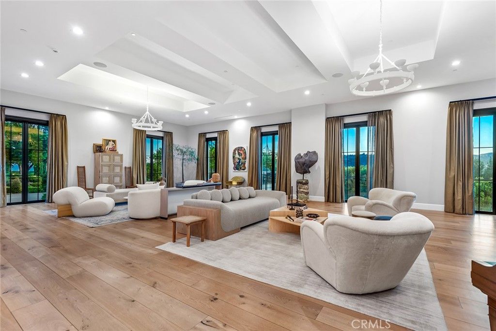 Chandelier, Interior, Living room, Pendant Lights, Recessed Lighting, Wood Texture Flooring