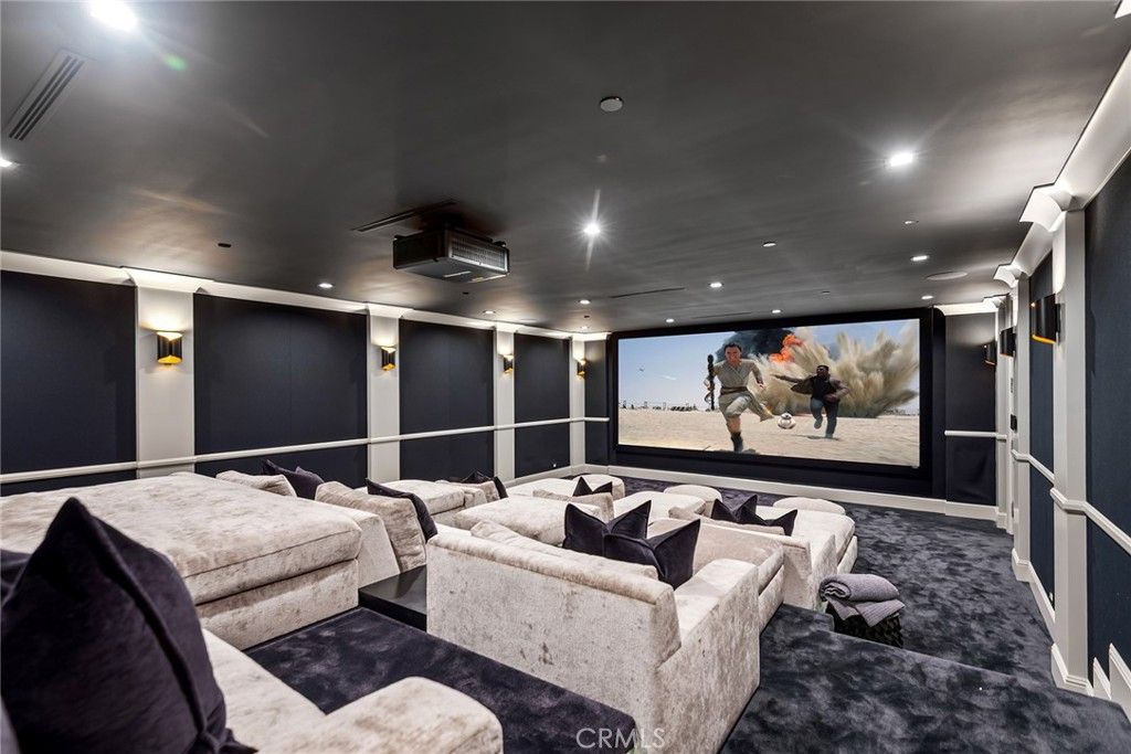 Interior, Projection Screen, Recessed Lighting, Theatre Room