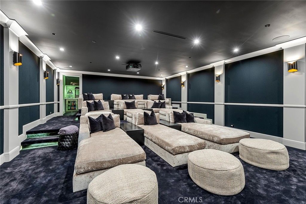 Interior, Projection Screen, Recessed Lighting, Theatre Room