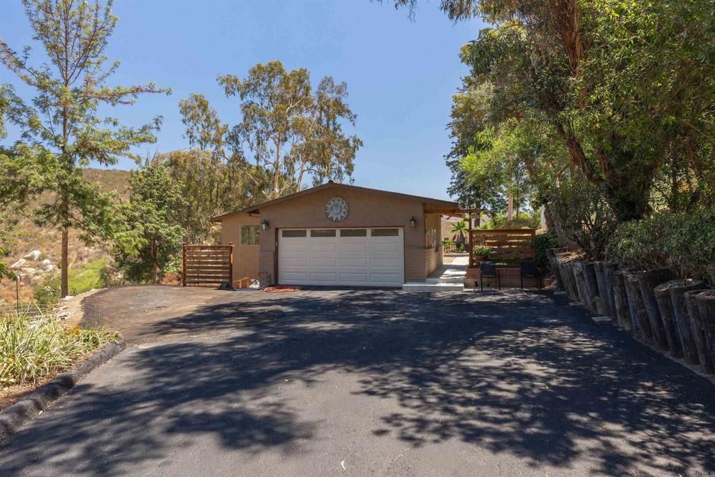 Detached Garage, Exterior