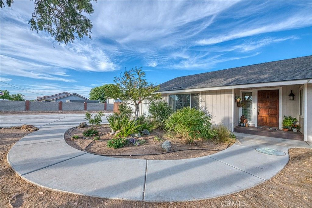 Backyard, Exterior, Facade, Ranch