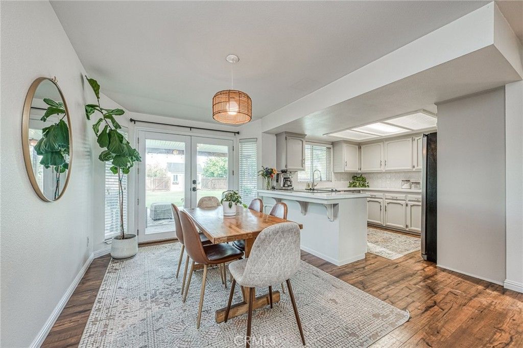 Dining room, Interior, Kitchen, Pendant Lights, Wood Texture Flooring