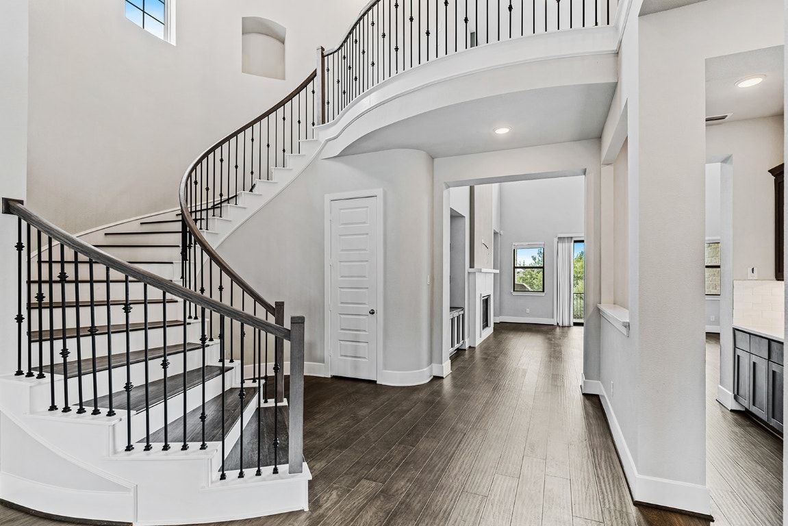 Interior, Recessed Lighting, Wood Texture Flooring