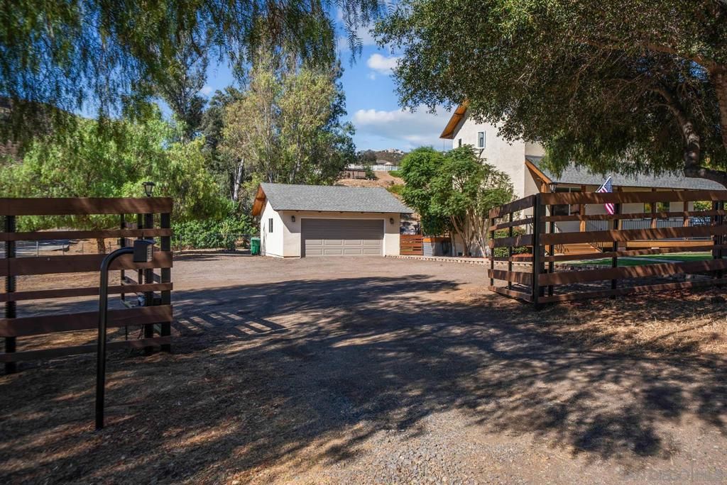 Backyard, Detached Garage, Exterior