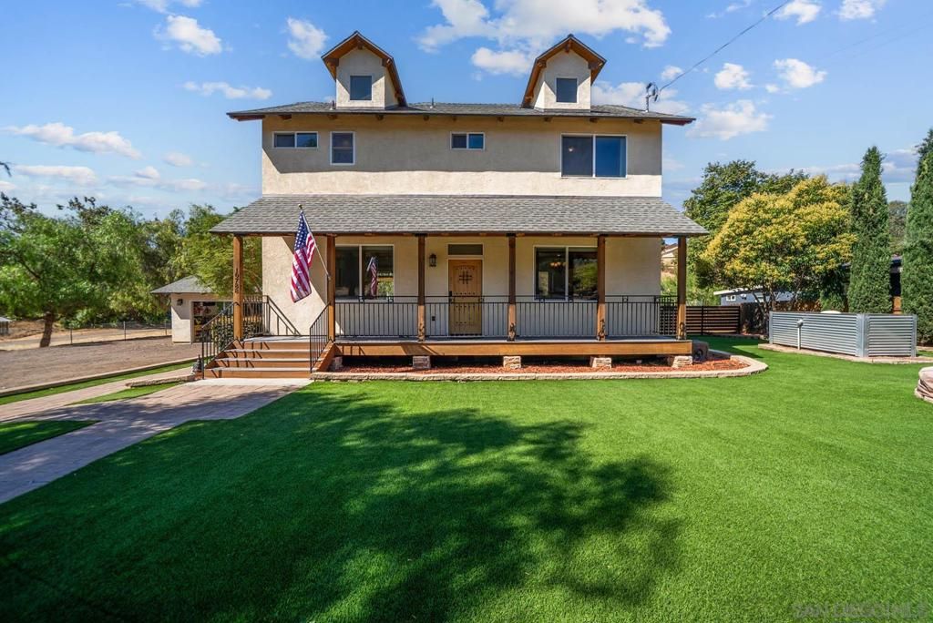 Backyard, Exterior, Facade, American Foursquare