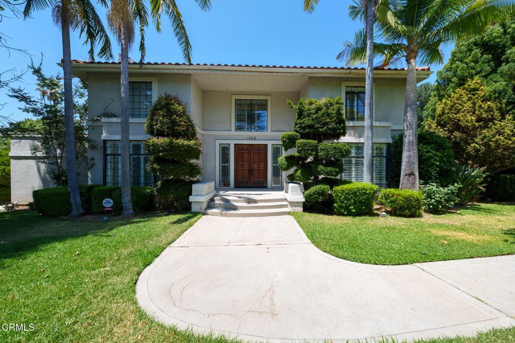 Exterior, Facade, Mediterranean
