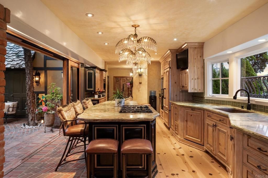 Chandelier, Dining room, Interior, Kitchen, Recessed Lighting, Wood Texture Flooring