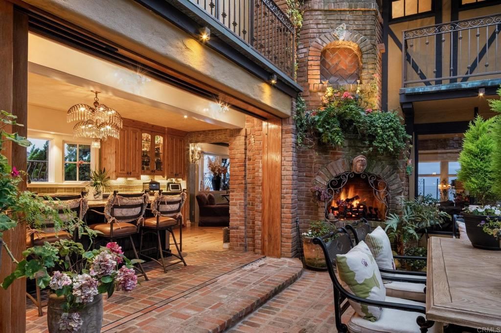 Chandelier, Dining room, Exterior, Fireplace