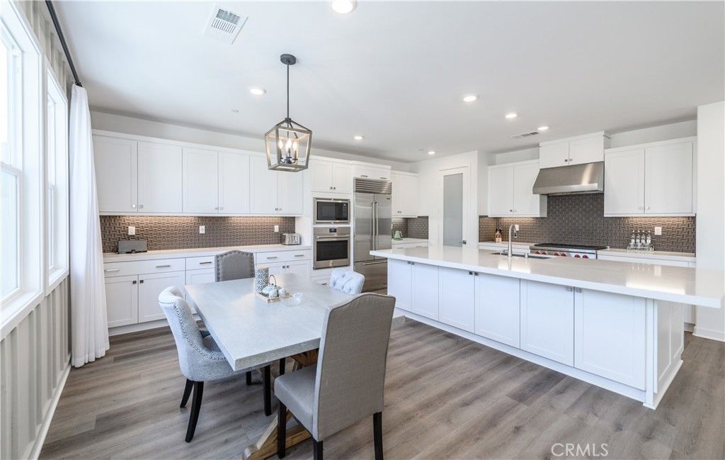 Dining room, Interior, Kitchen, Pendant Lights, Recessed Lighting, Stainless Steel Appliances, Wood Texture Flooring