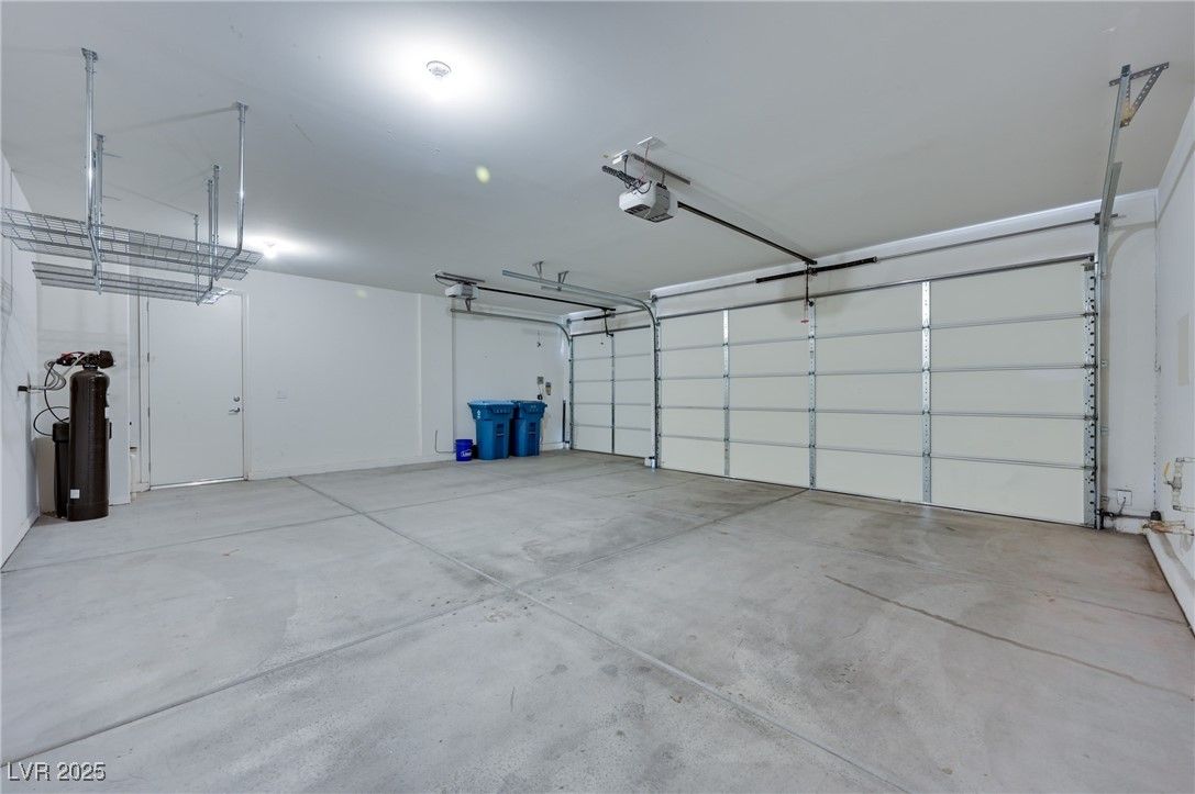 Garage, Interior