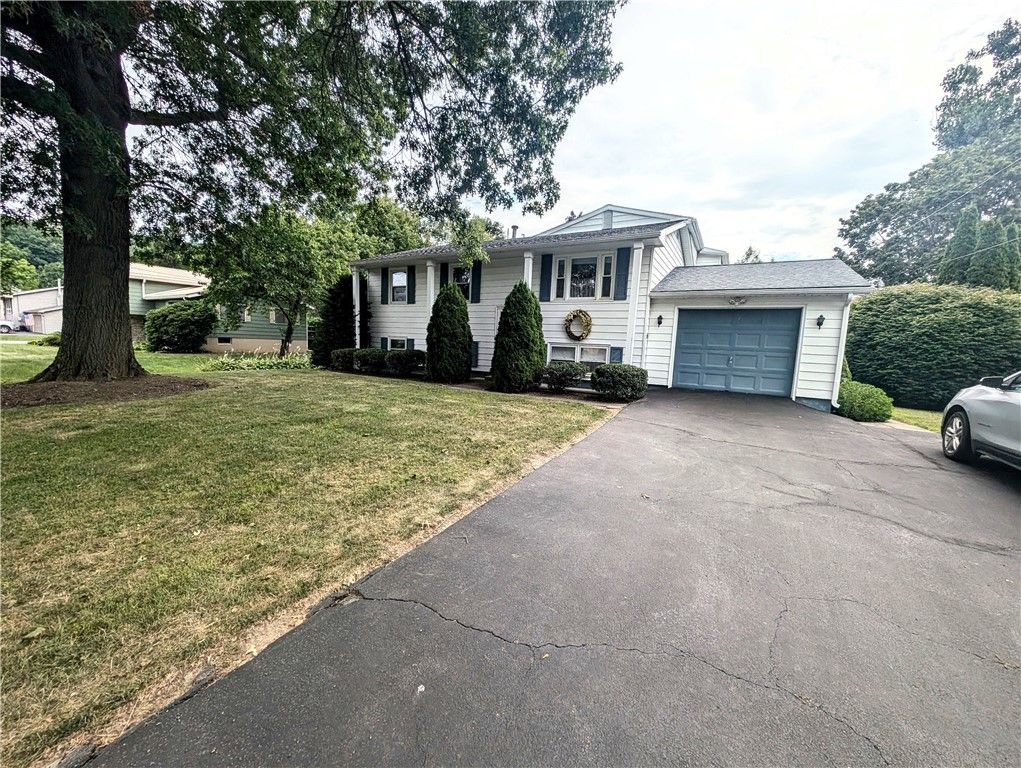Attached, Exterior, Facade, Split Level