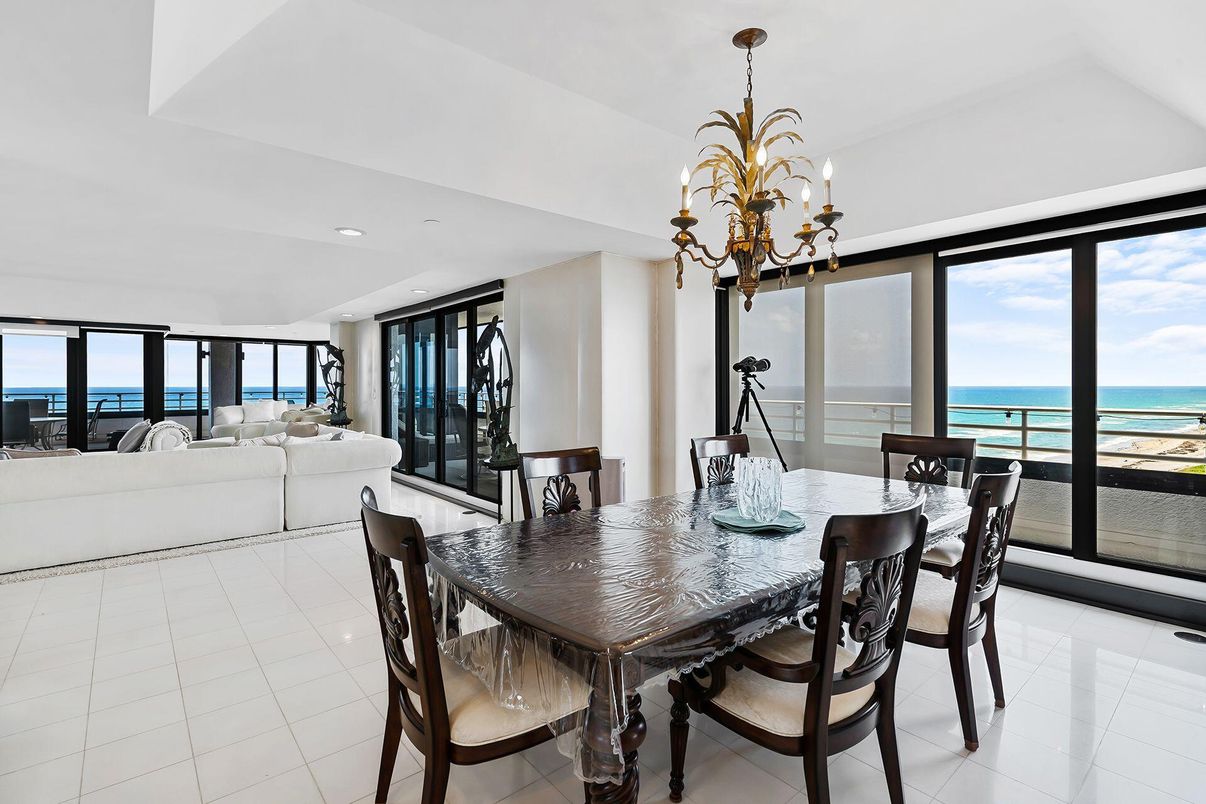 Chandelier, Dining room, Interior, Living room, Recessed Lighting, Water