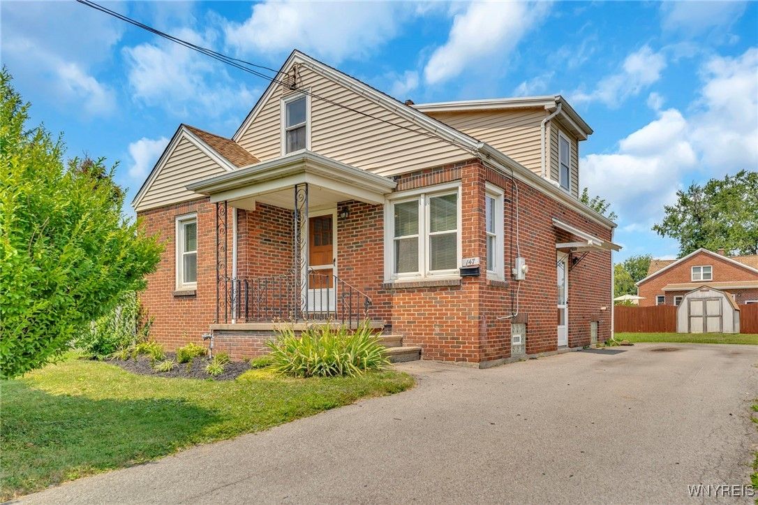 Exterior, Facade, Brick Facade, Queen Anne Victorian
