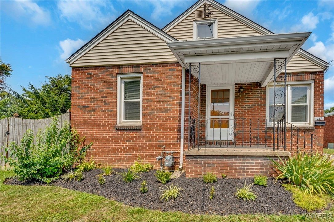 Exterior, Facade, Brick Facade, Queen Anne Victorian
