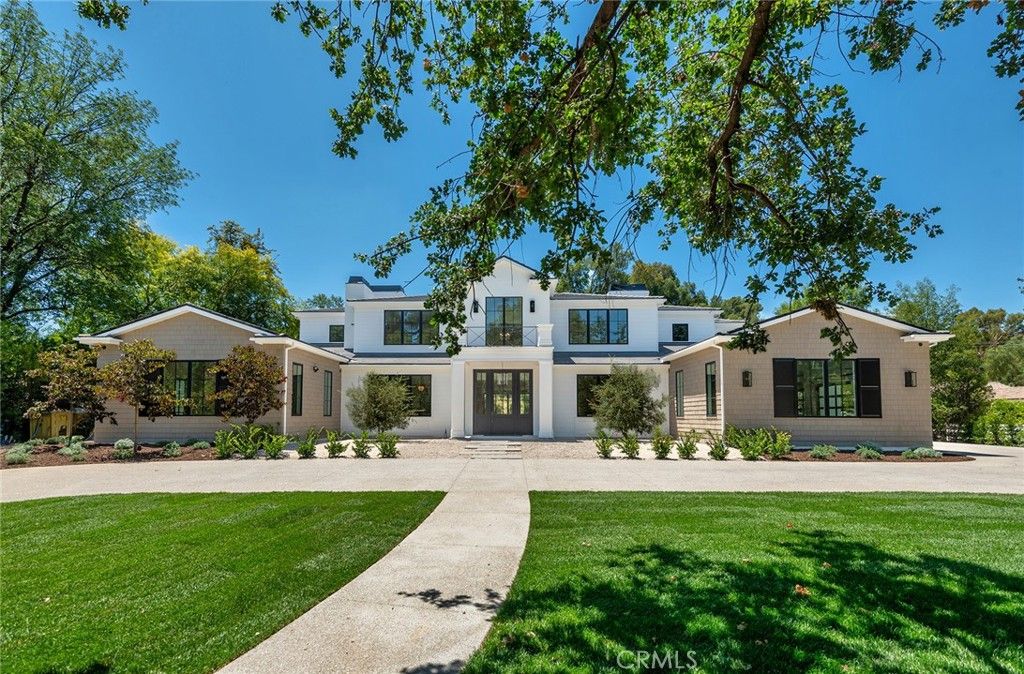 Backyard, Exterior, Facade, Farmhouse
