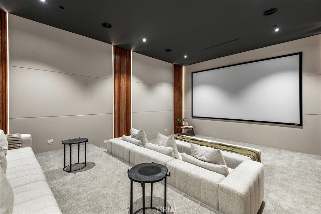 Interior, Projection Screen, Recessed Lighting, Theatre Room