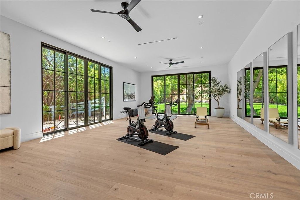 Fitness Equipment, Interior, Recessed Lighting, Wood Texture Flooring