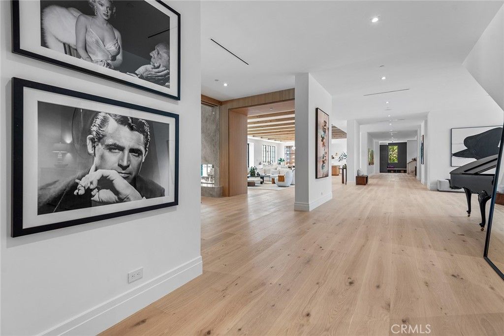 Interior, Piano, Recessed Lighting, Wood Texture Flooring