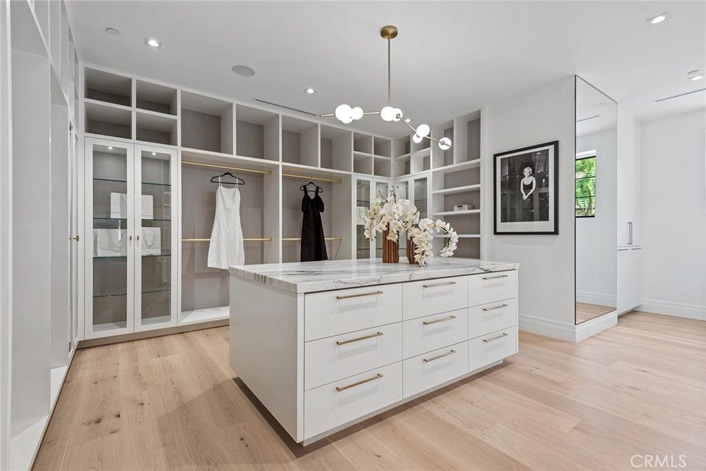 Interior, Pendant Lights, Recessed Lighting, Walk-in Closets, Wood Texture Flooring