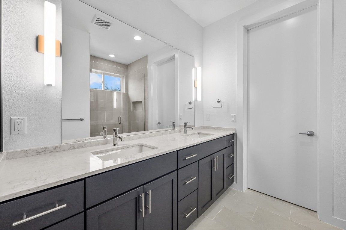 Bathroom, Dual Sink Vanities, Interior, Recessed Lighting