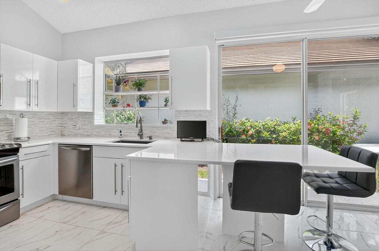 Interior, Kitchen, Marble, Recessed Lighting, Water