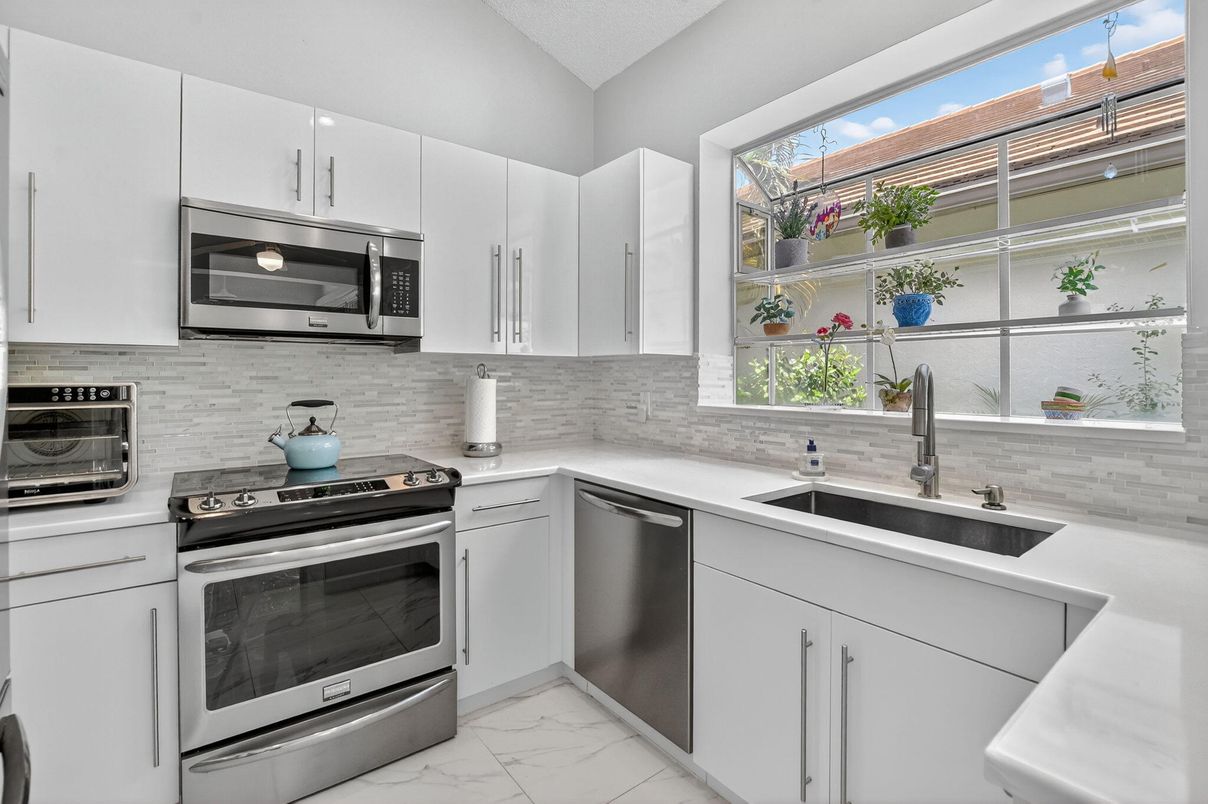 Interior, Kitchen, Marble, Stainless Steel Appliances