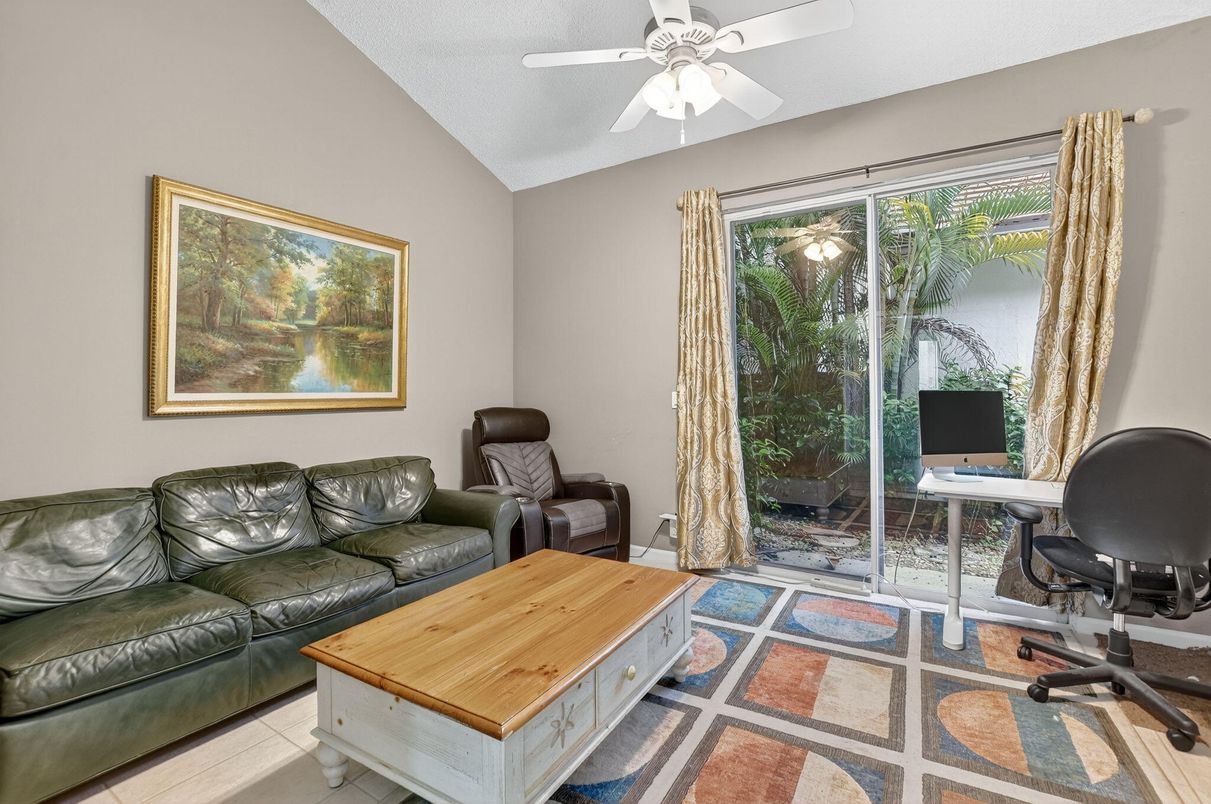 Home Office, Interior