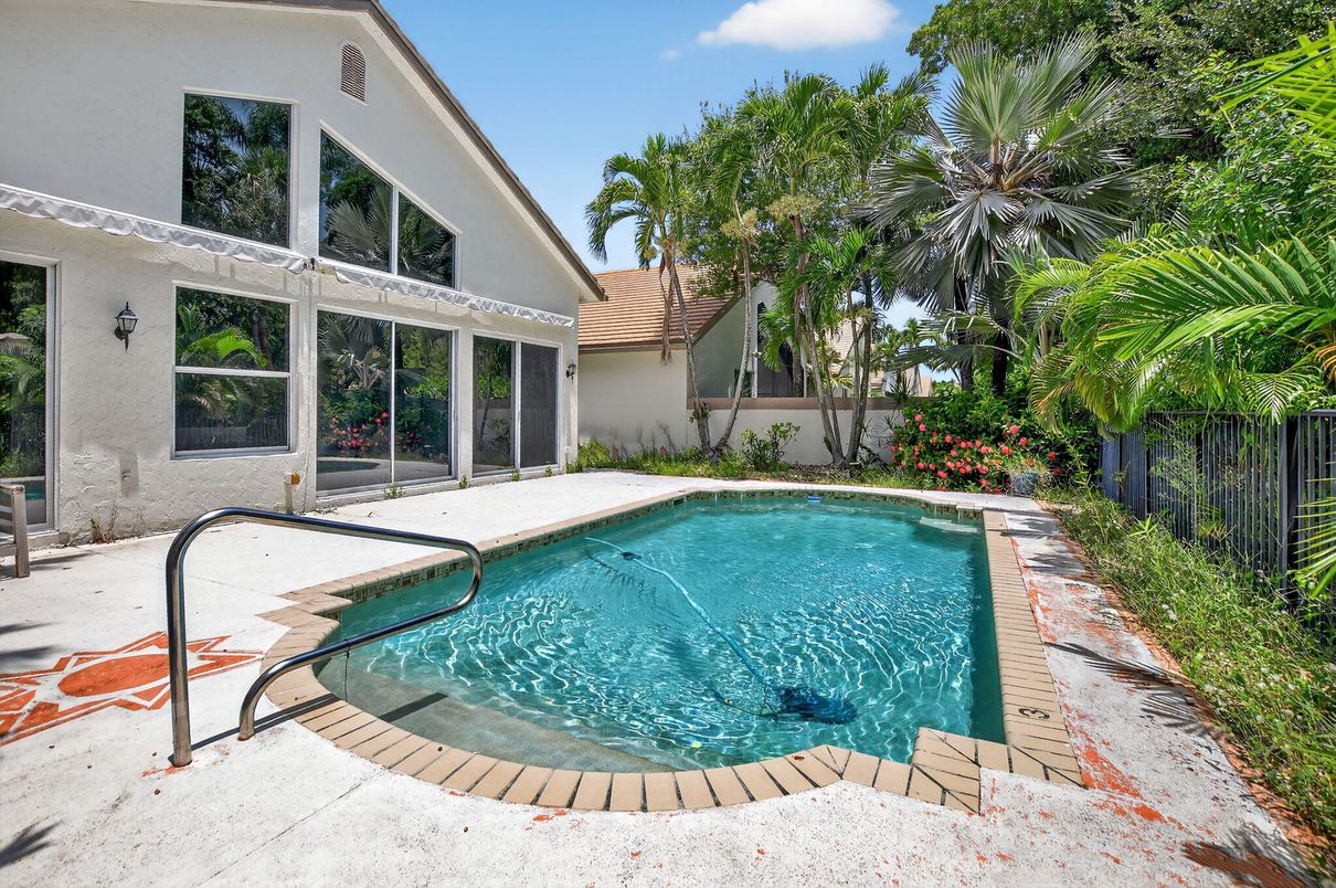 Exterior, Pool