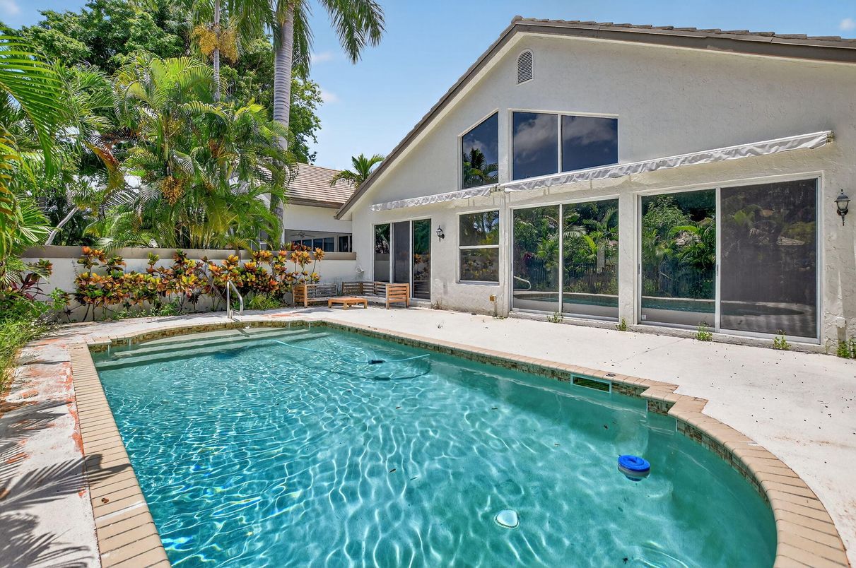 Exterior, Pool