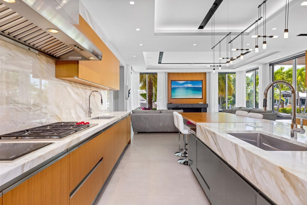Interior, Kitchen, Living room, Marble Walls, Pendant Lights, Recessed Lighting, Stainless Steel Appliances
