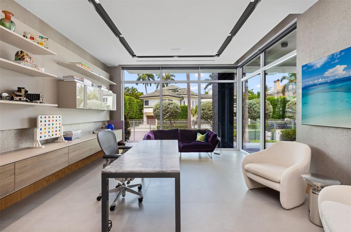 Home Office, Interior