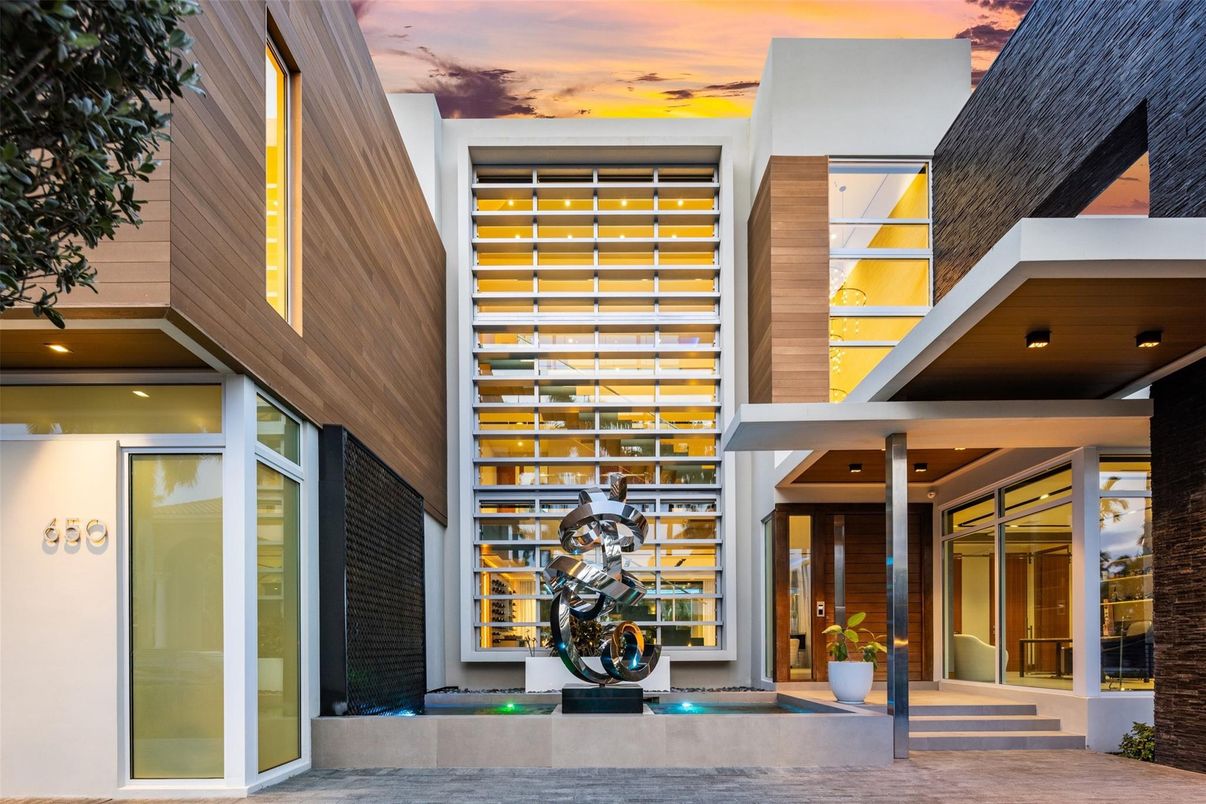 Exterior, Facade, None