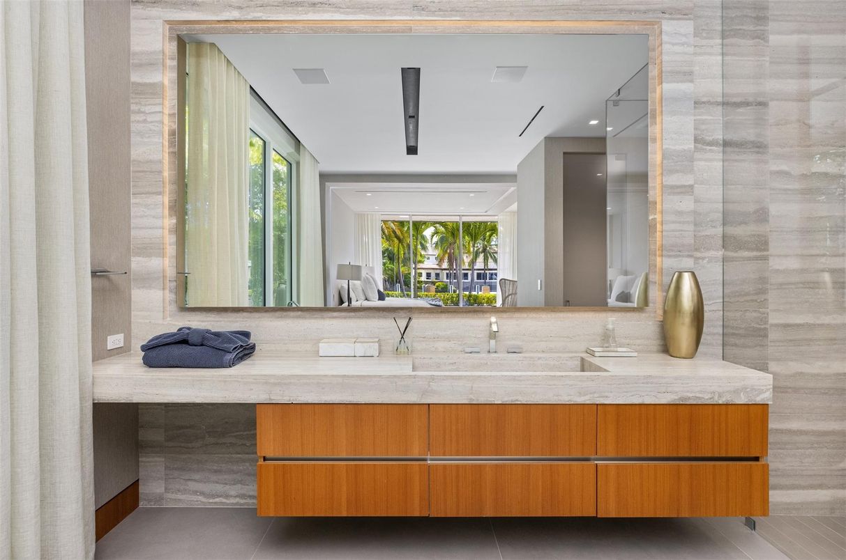 Bathroom, Interior, Recessed Lighting