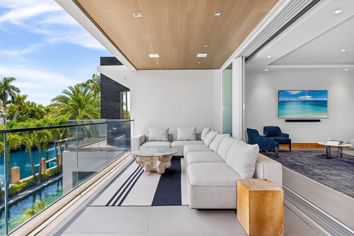 Interior, Living room, Recessed Lighting, Water