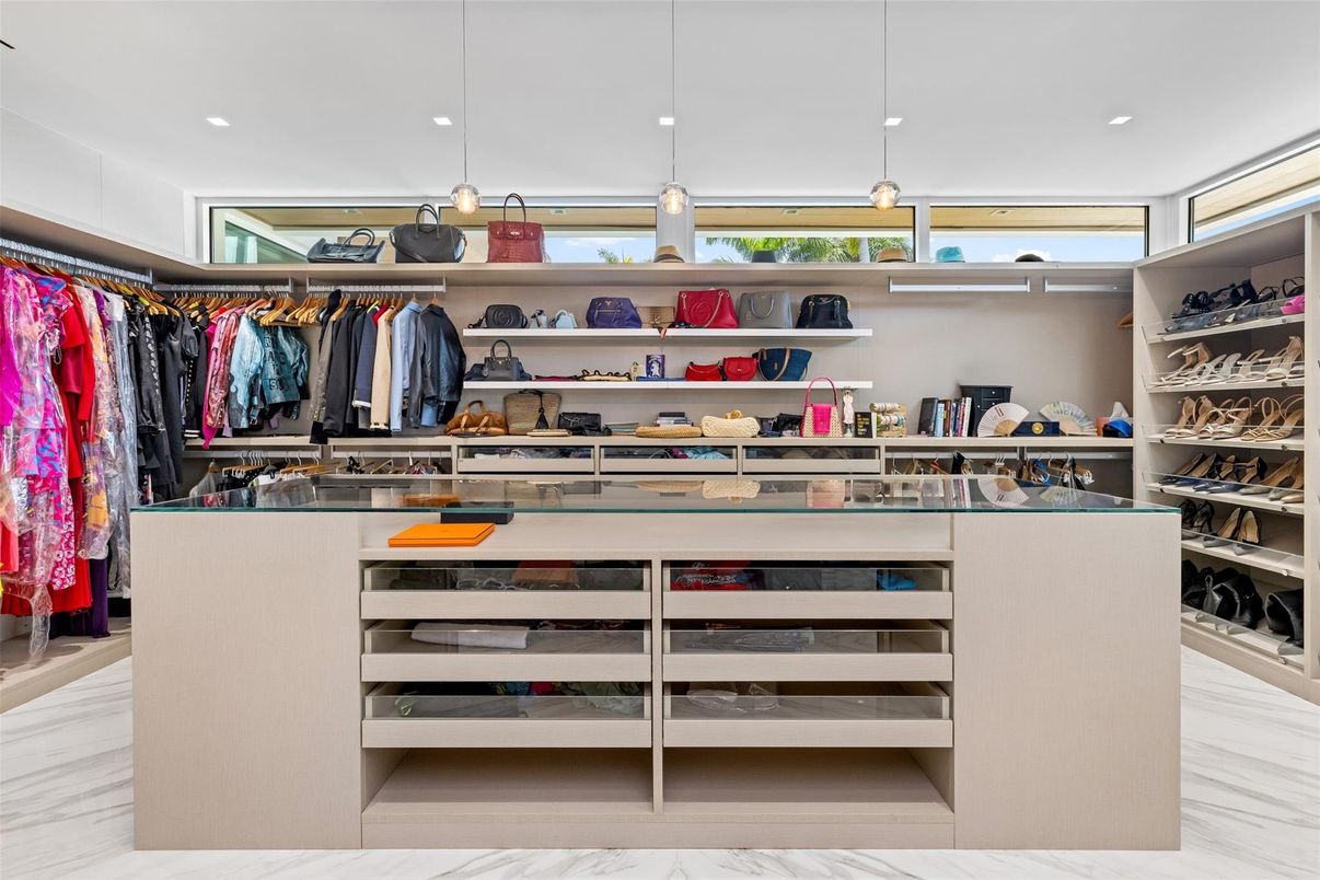 Interior, Marble, Pendant Lights, Recessed Lighting, Walk-in Closets