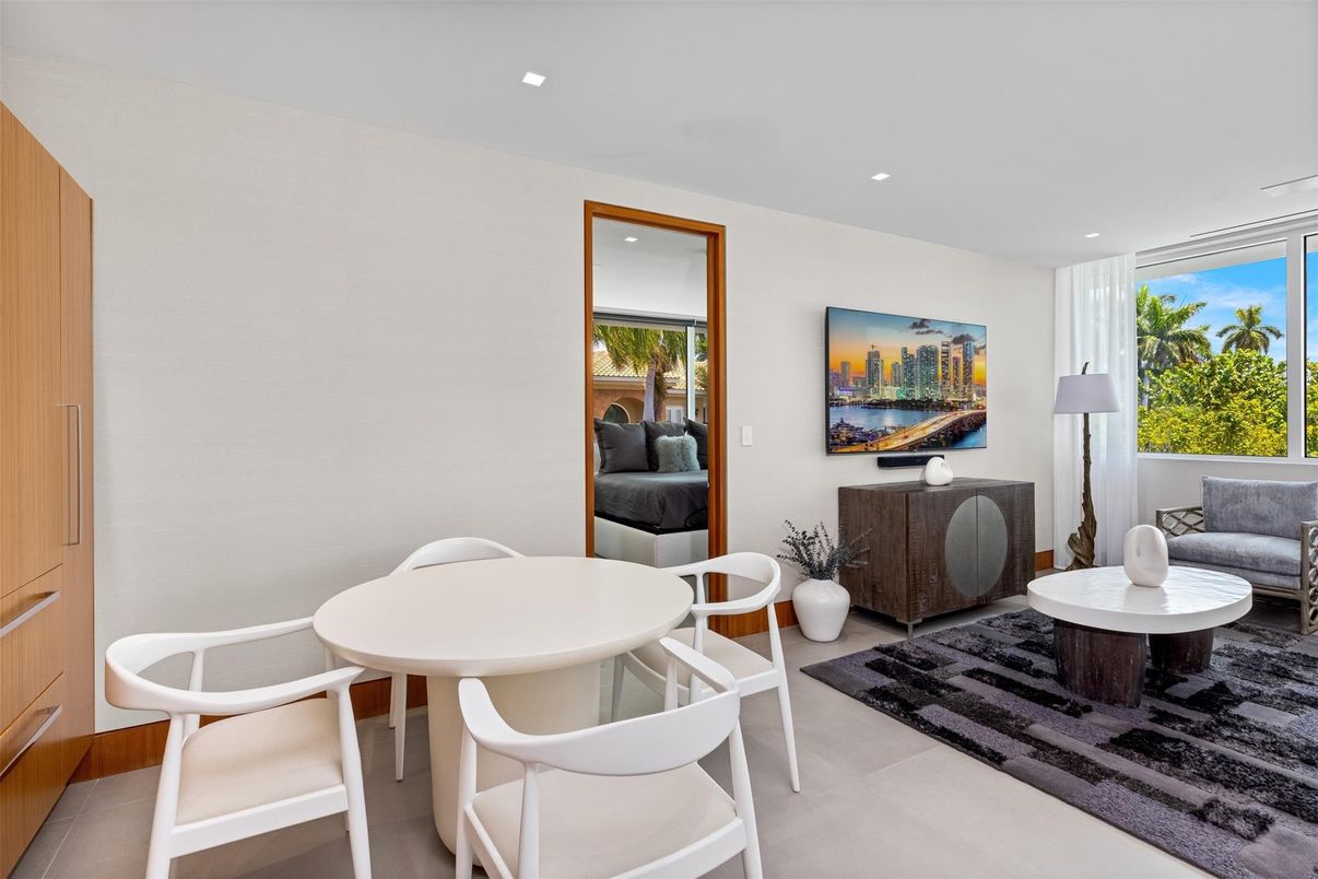Dining room, Interior, Recessed Lighting