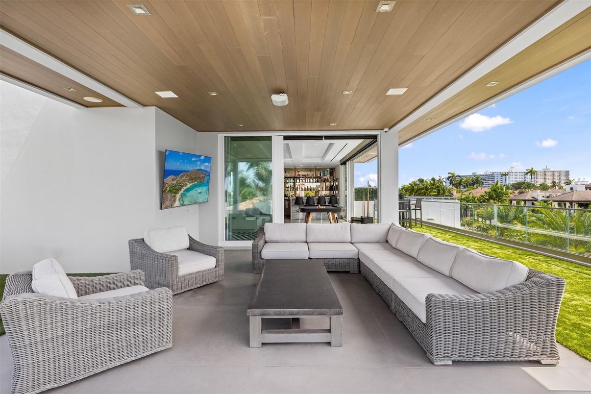 Exterior, Living room
