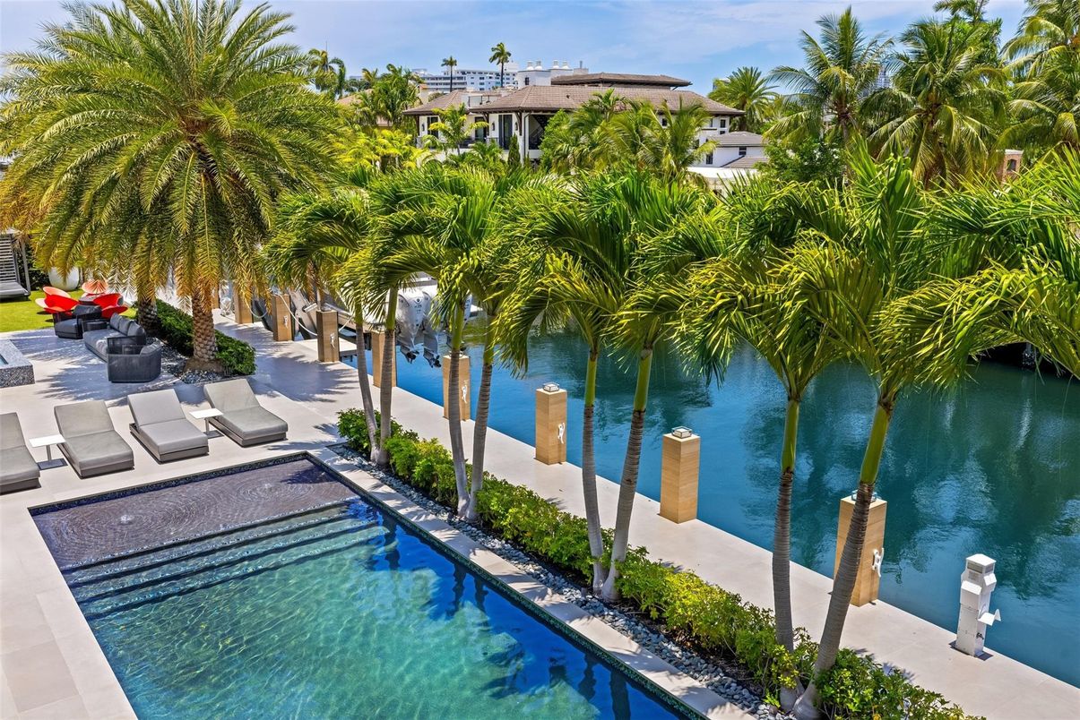 Exterior, Pool, Water