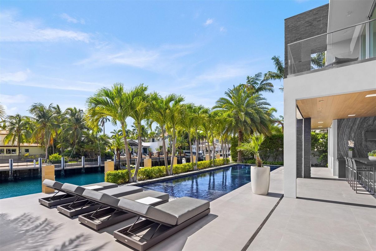 Exterior, Pool, Water