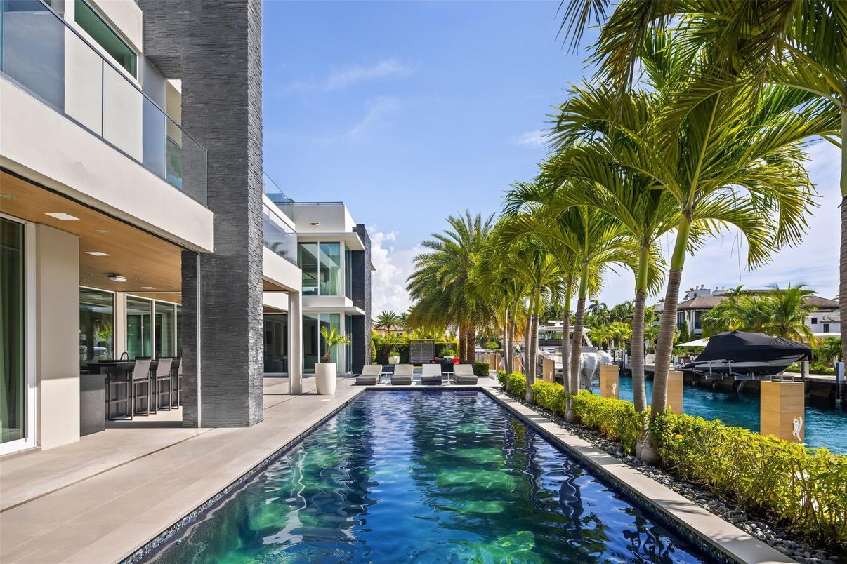Exterior, Pool, Water